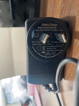 Electric SAA Battery Charger 28.8VDC 0.8A With Light Indicator