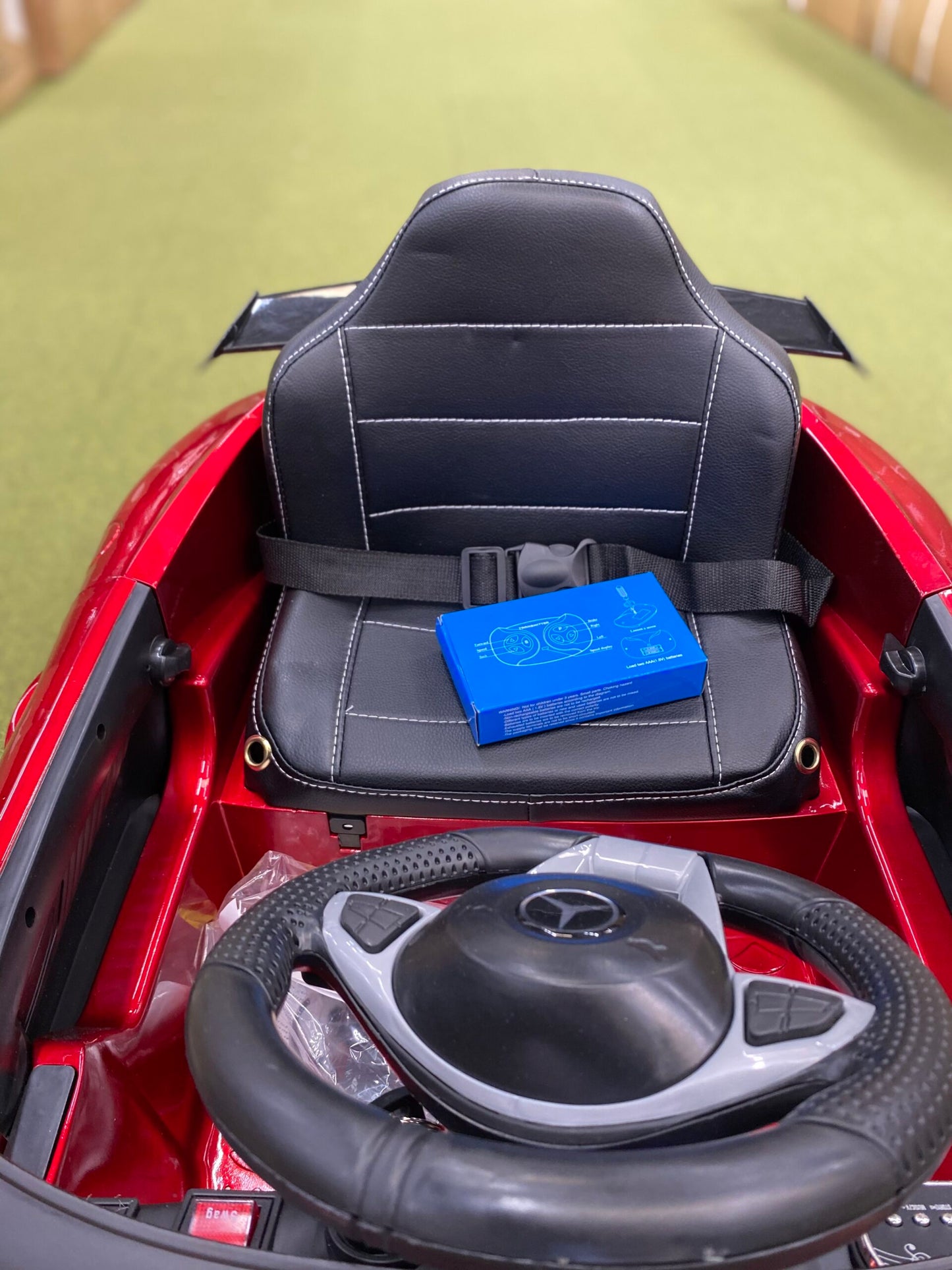 Mercedes Benz with remote and Leather seat, amazing colors, Red, White, Black, Pink, Blue